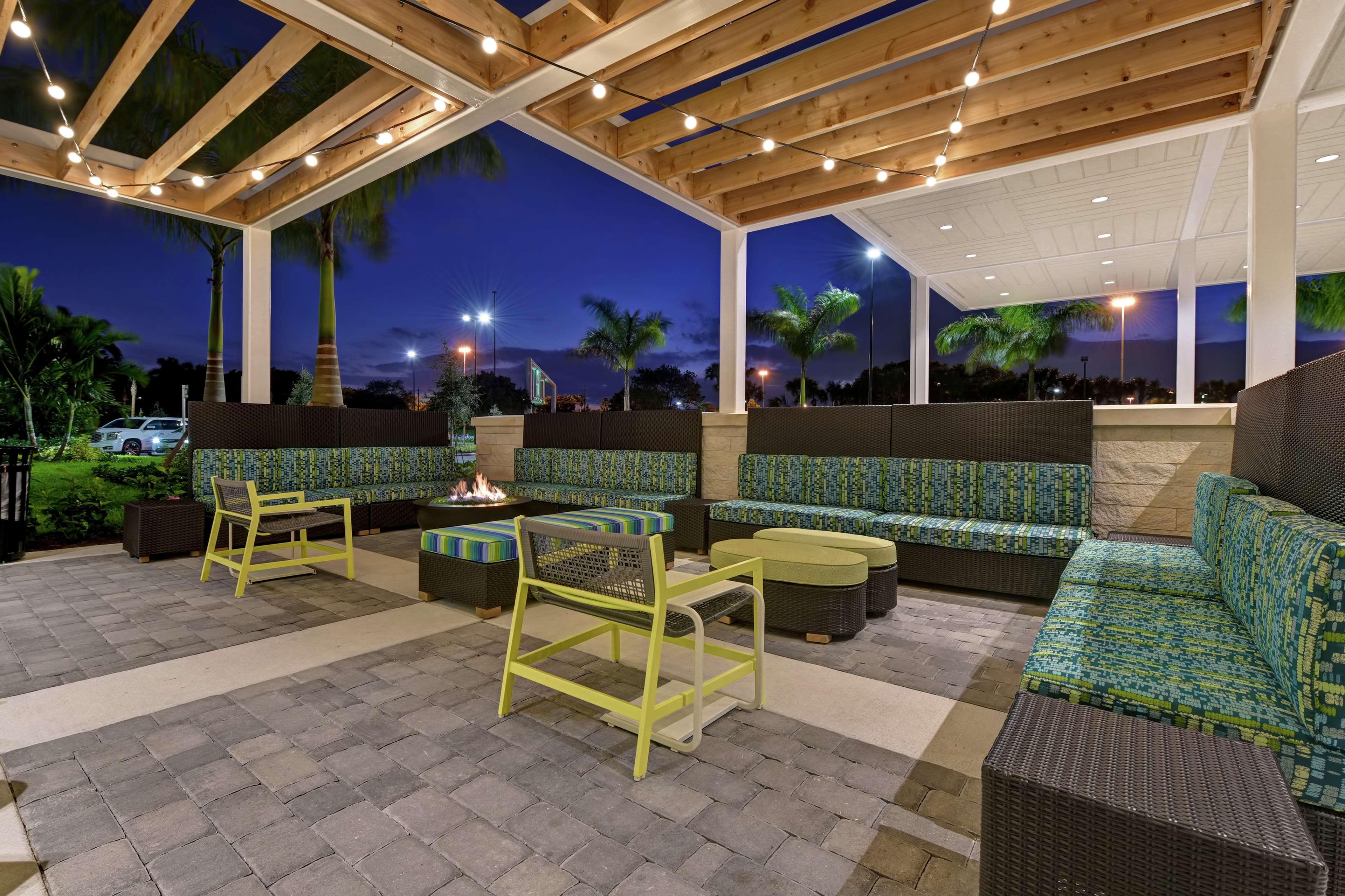Home2 Suites By Hilton West Palm Beach Airport Cloud Lake Bagian luar foto