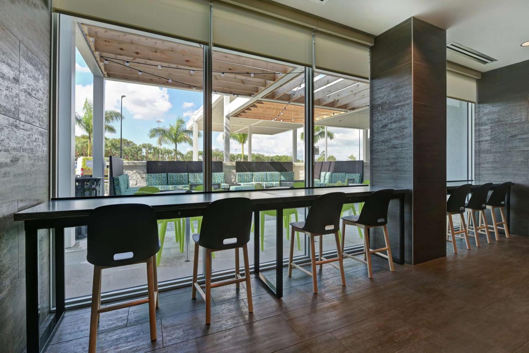 Home2 Suites By Hilton West Palm Beach Airport Cloud Lake Bagian luar foto